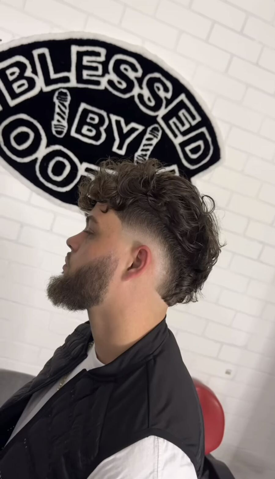 Curly fade met volle baard